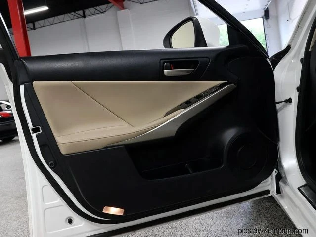2019 Lexus IS 3rd Gen - Image 26 of 31