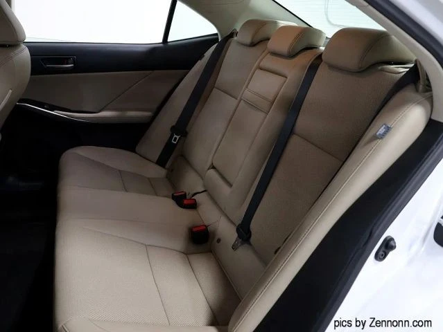 2019 Lexus IS 3rd Gen - Image 13 of 31