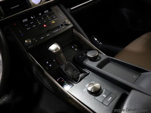 2019 Lexus IS 3rd Gen - Image 23 of 31