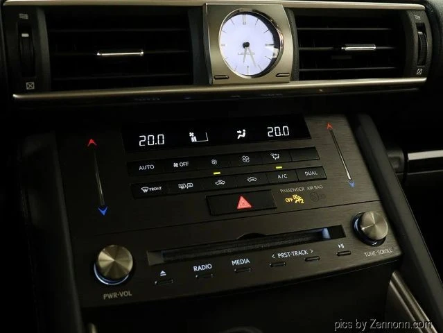 2019 Lexus IS 3rd Gen - Image 21 of 31