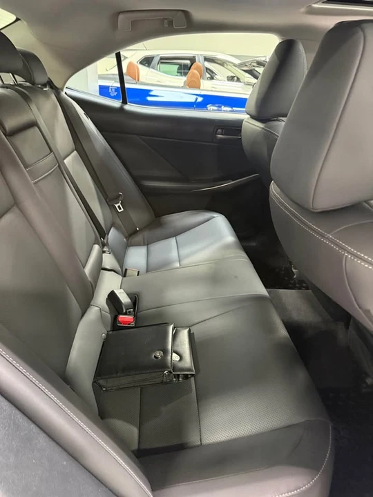 2019 Lexus IS 3rd Gen - Image 7 of 8