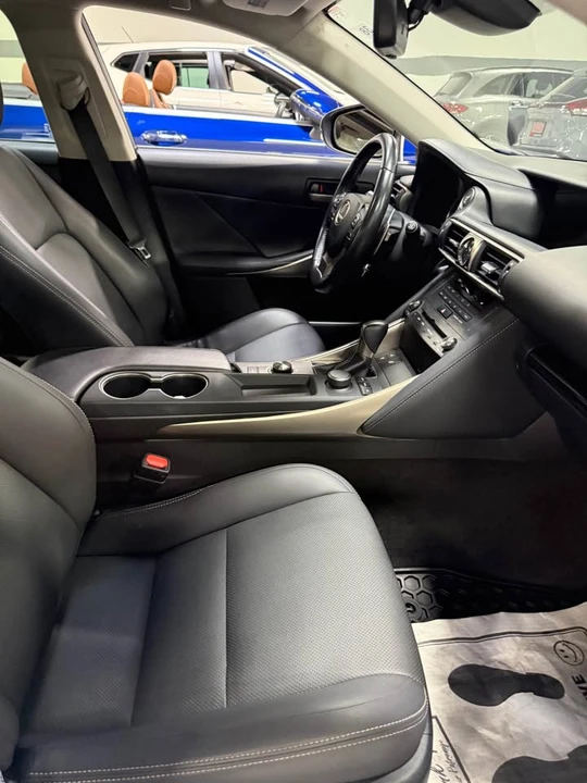 2019 Lexus IS 3rd Gen - Image 6 of 8