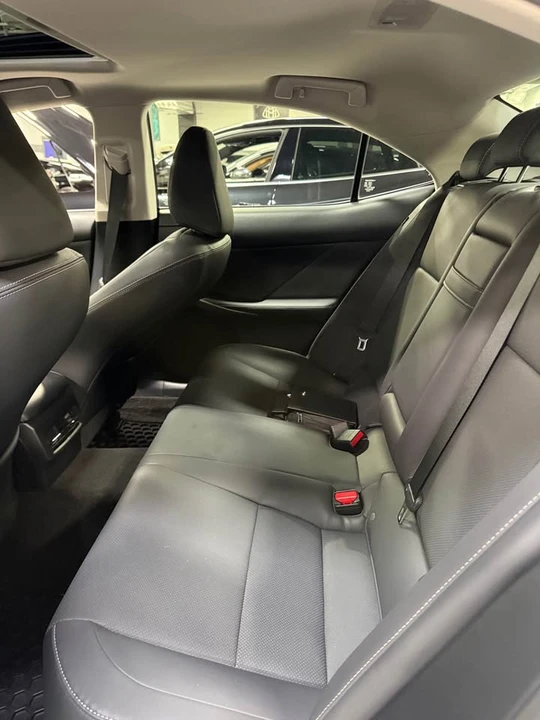 2019 Lexus IS 3rd Gen - Image 5 of 8