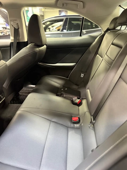 2019 Lexus IS 3rd Gen - Image 7 of 8