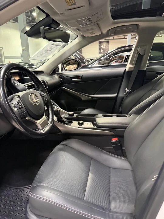 2019 Lexus IS 3rd Gen - Image 4 of 8