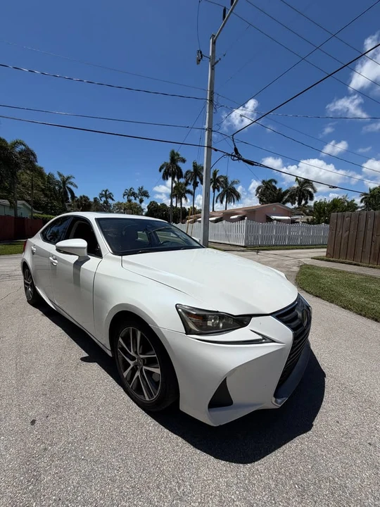 2019 Lexus IS 3rd Gen - Image 5 of 12