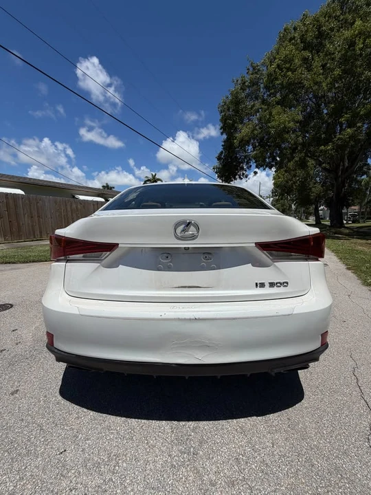 2019 Lexus IS 3rd Gen - Image 8 of 12