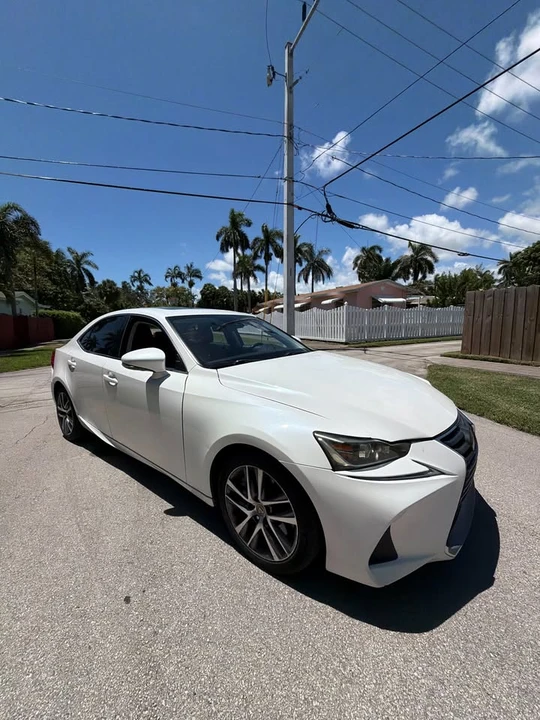 2019 Lexus IS 3rd Gen - Image 4 of 12