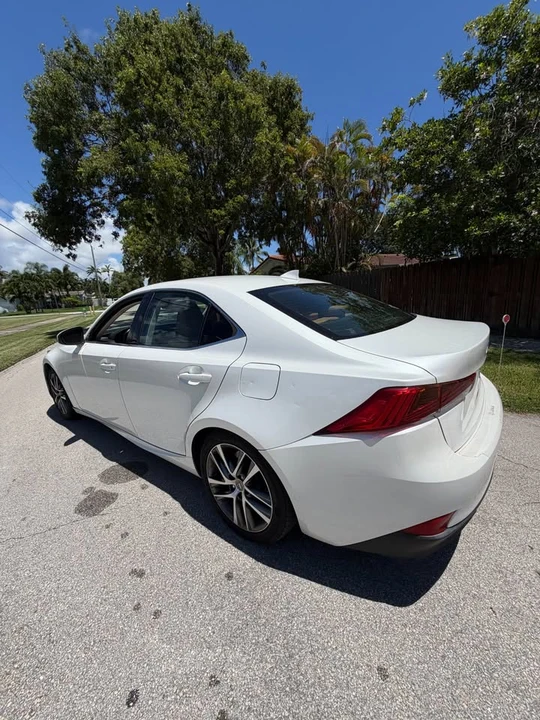 2019 Lexus IS 3rd Gen - Image 10 of 12