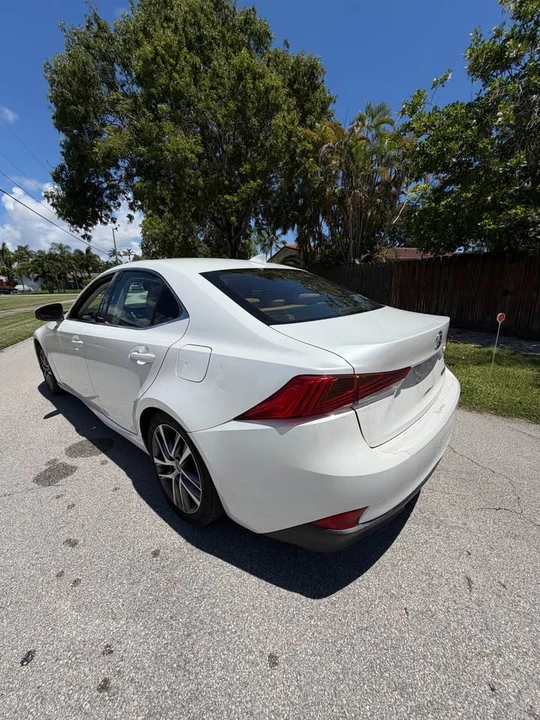 2019 Lexus IS 3rd Gen - Image 9 of 12
