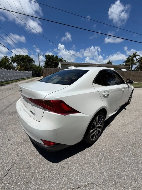2019 Lexus IS 3rd Gen - Image 6 of 12