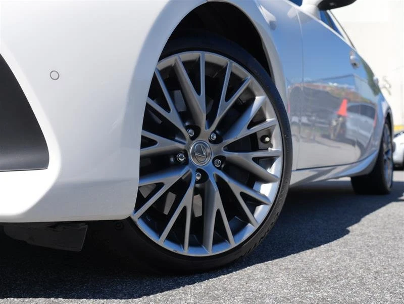 2019 Lexus IS 3rd Gen - Image 4 of 12