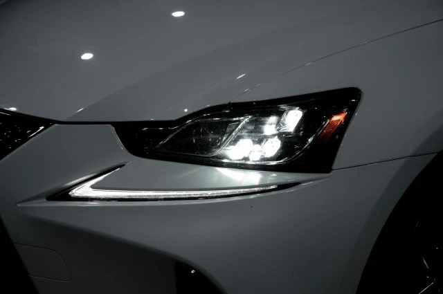 2019 Lexus IS 3rd Gen - Image 8 of 12