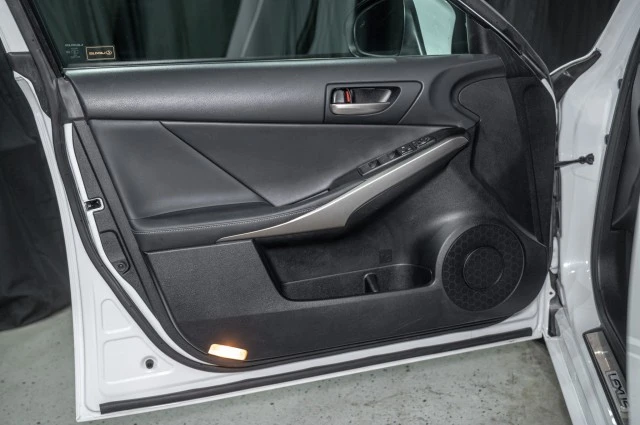 2019 Lexus IS 3rd Gen - Image 10 of 12