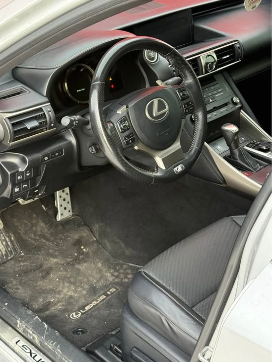 2019 Lexus IS 3rd Gen - Image 9 of 19