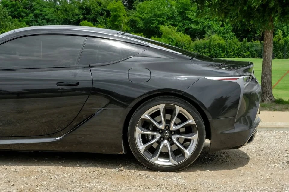 2019 Lexus LC - Image 12 of 20