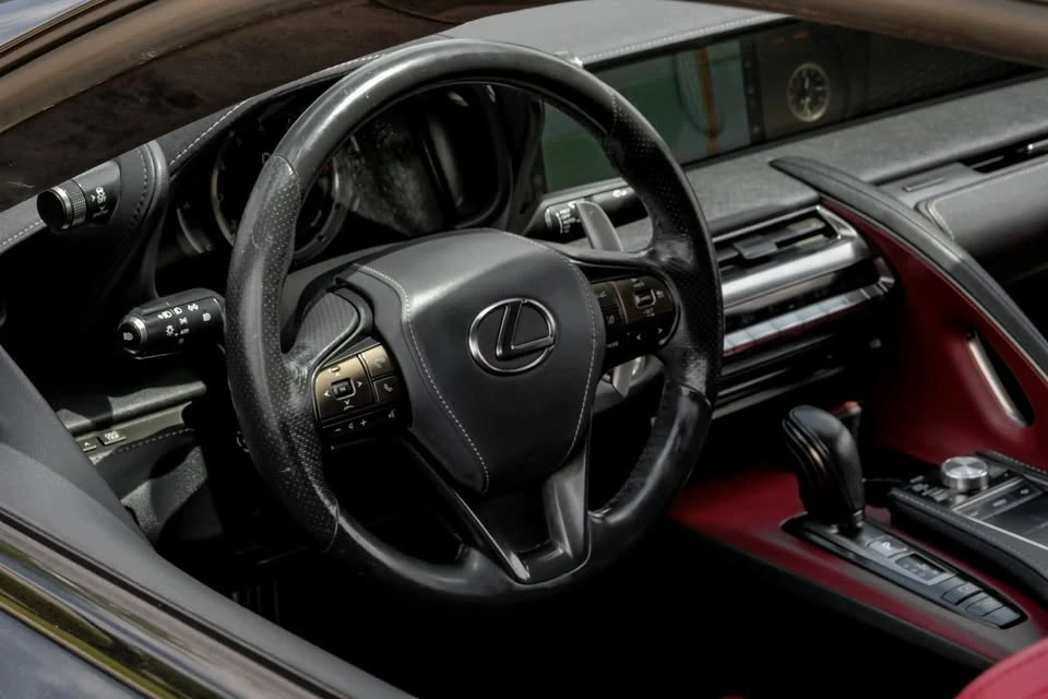 2019 Lexus LC - Image 15 of 20