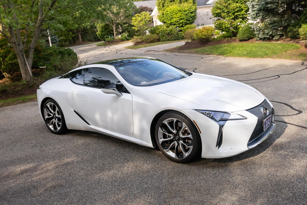 2019 Lexus LC - Image 10 of 31