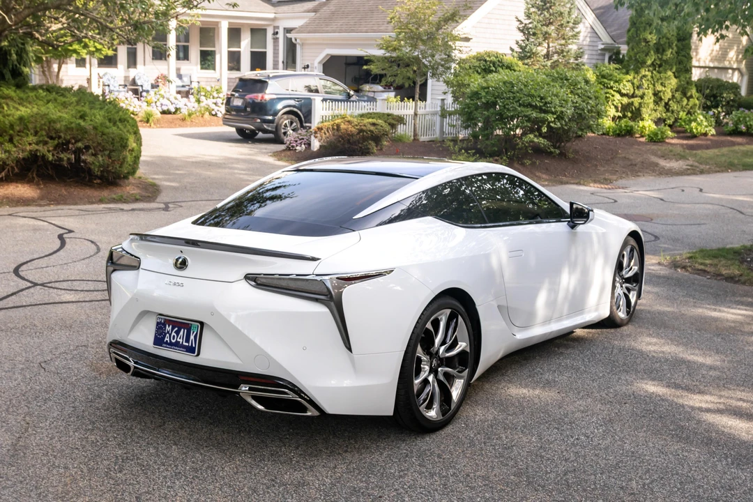 2019 Lexus LC - Image 9 of 31