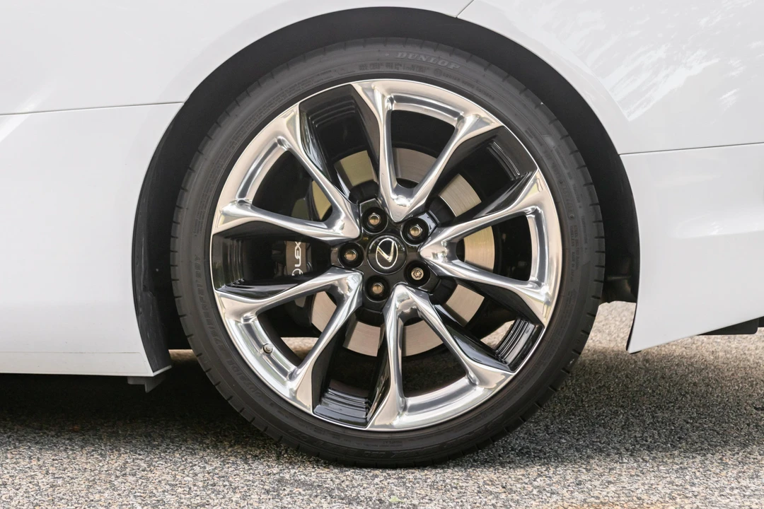 2019 Lexus LC - Image 31 of 31