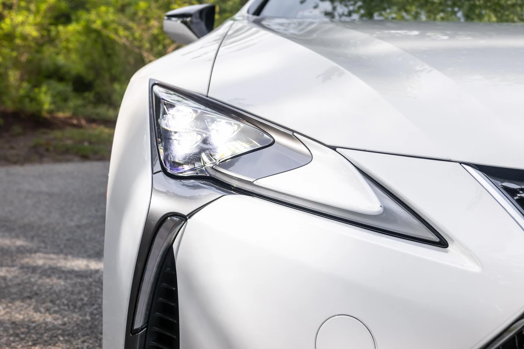2019 Lexus LC - Image 12 of 31