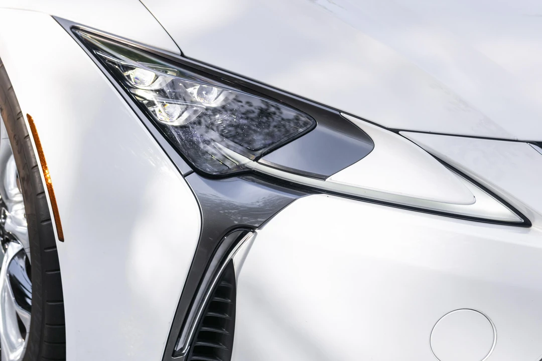 2019 Lexus LC - Image 11 of 31