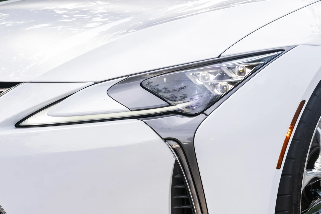 2019 Lexus LC - Image 15 of 31
