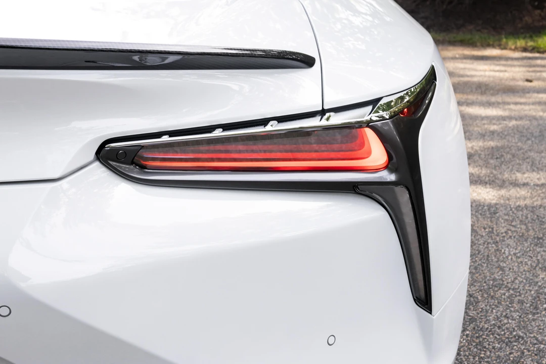 2019 Lexus LC - Image 27 of 31