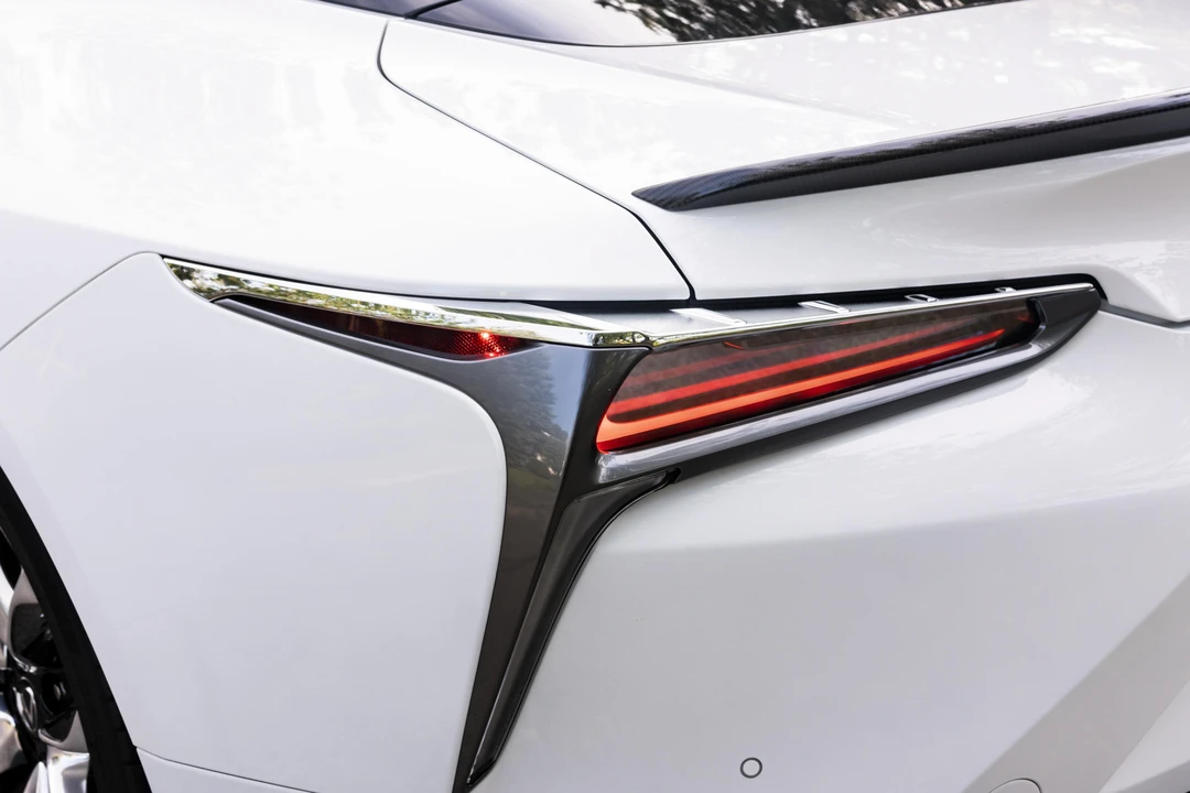 2019 Lexus LC - Image 24 of 31