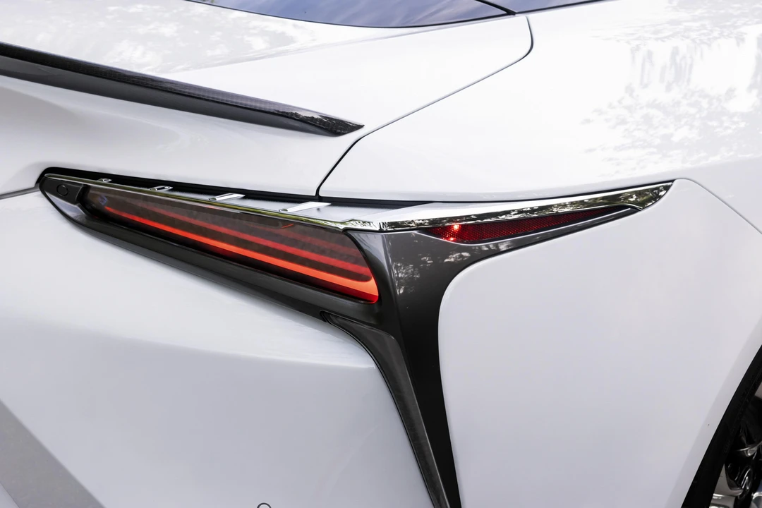 2019 Lexus LC - Image 28 of 31