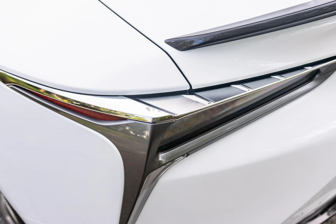 2019 Lexus LC - Image 23 of 31