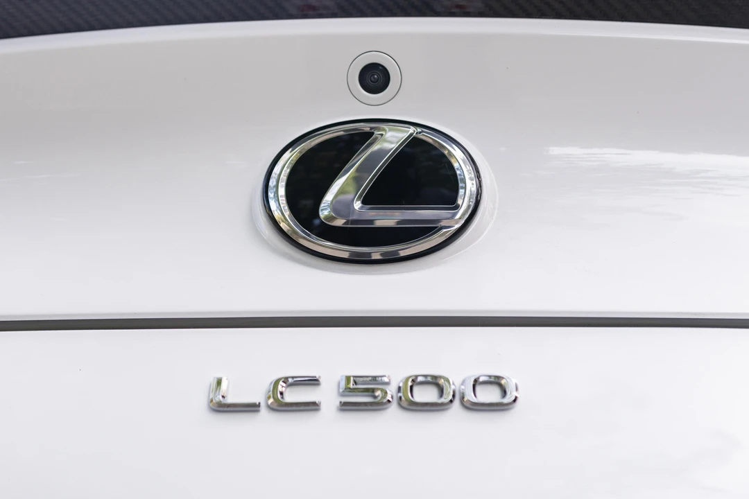 2019 Lexus LC - Image 26 of 31