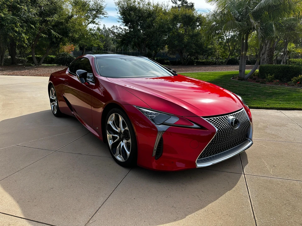 2019 Lexus LC - Image 12 of 31