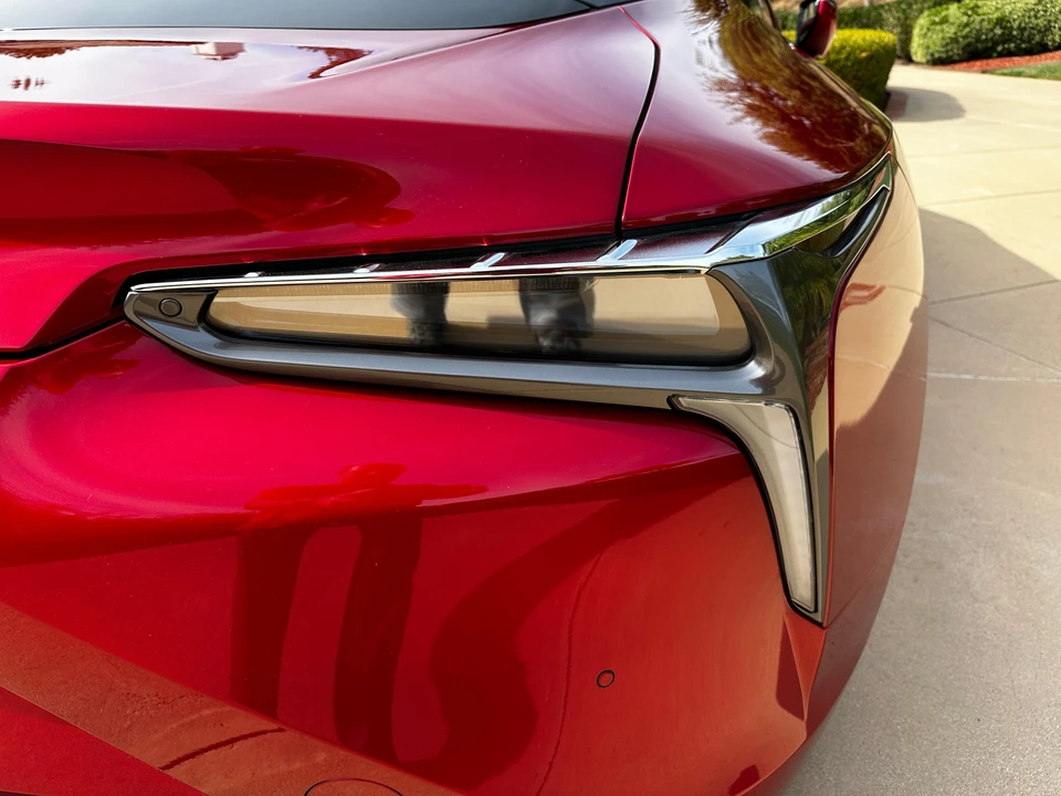 2019 Lexus LC - Image 28 of 31