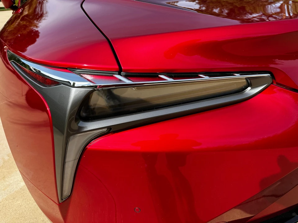 2019 Lexus LC - Image 24 of 31