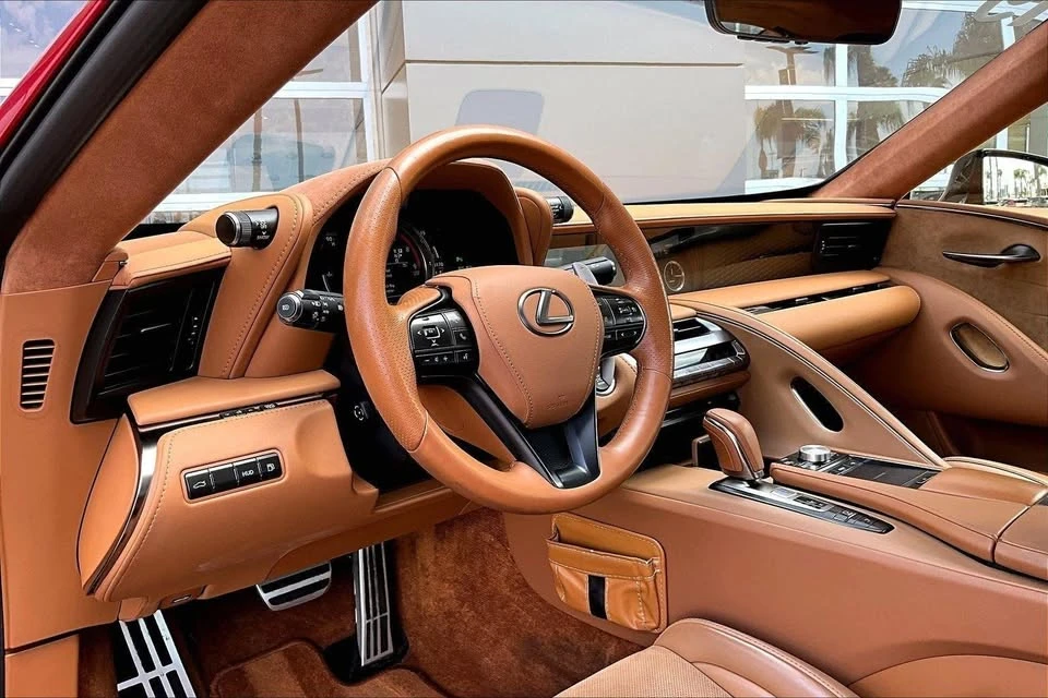 2019 Lexus LC - Image 8 of 14