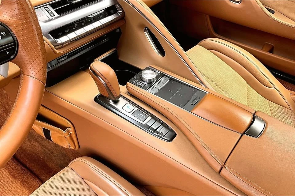 2019 Lexus LC - Image 10 of 14