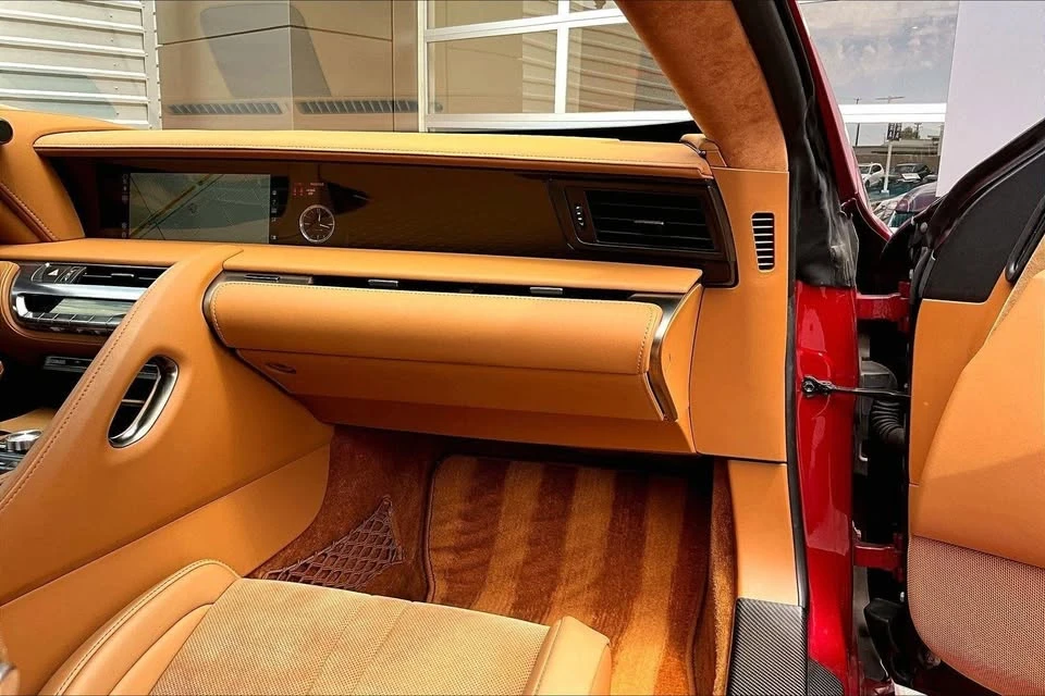 2019 Lexus LC - Image 9 of 14