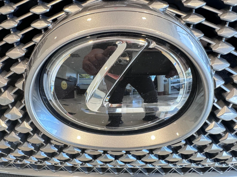 2019 Lexus LC - Image 16 of 31