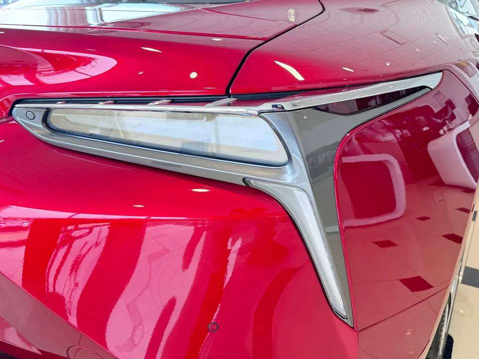 2019 Lexus LC - Image 24 of 31