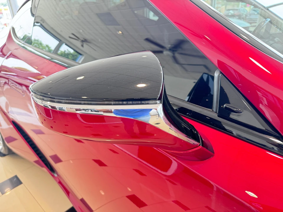 2019 Lexus LC - Image 29 of 31