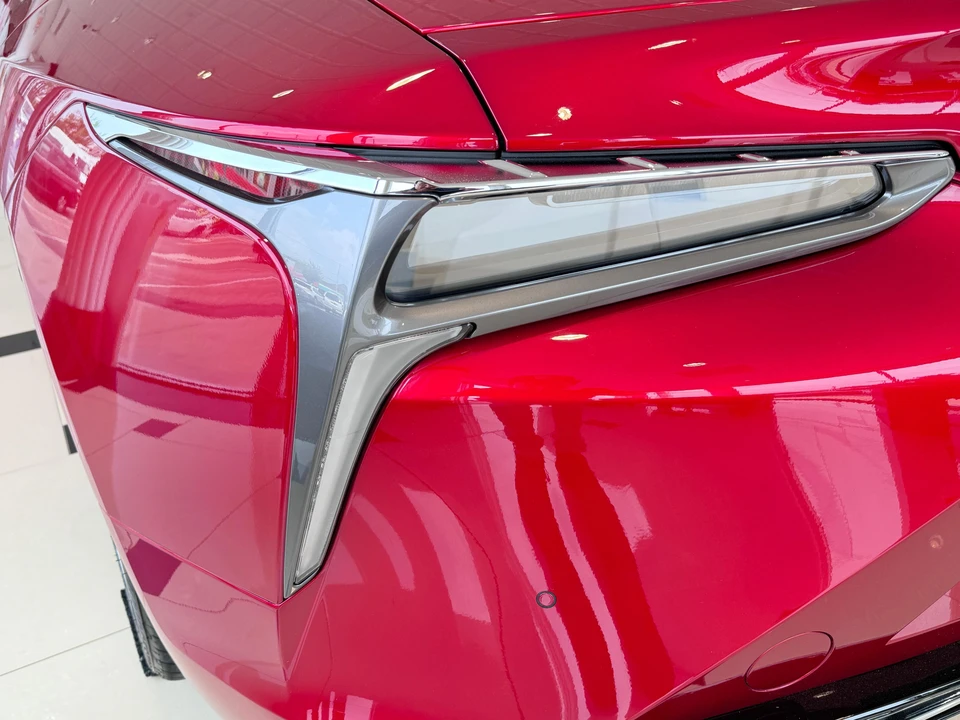 2019 Lexus LC - Image 20 of 31