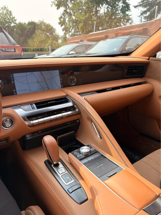 2019 Lexus LC - Image 8 of 15