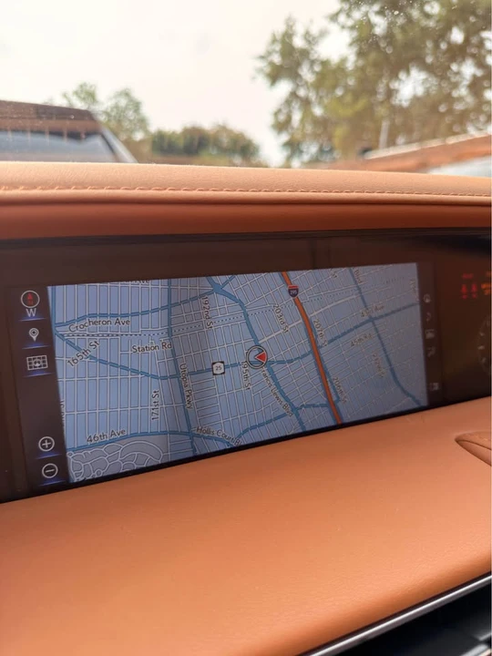 2019 Lexus LC - Image 10 of 15