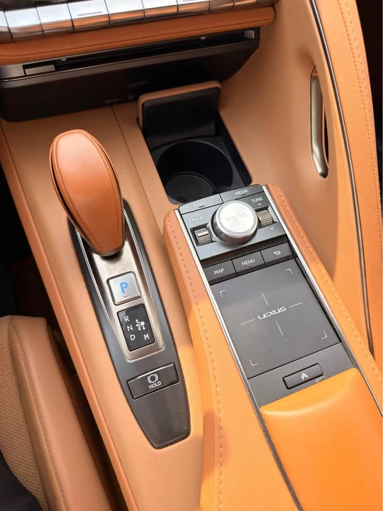 2019 Lexus LC - Image 9 of 15