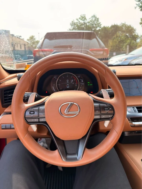 2019 Lexus LC - Image 6 of 15