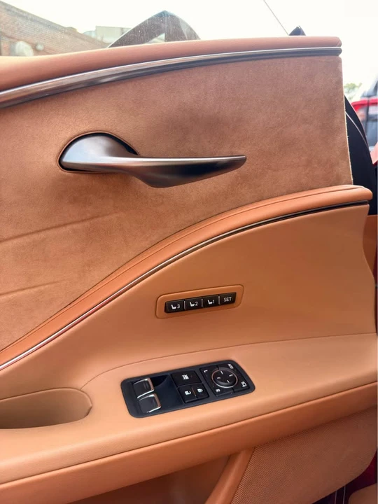 2019 Lexus LC - Image 14 of 15