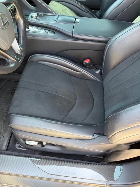 2019 Lexus LC - Image 4 of 10