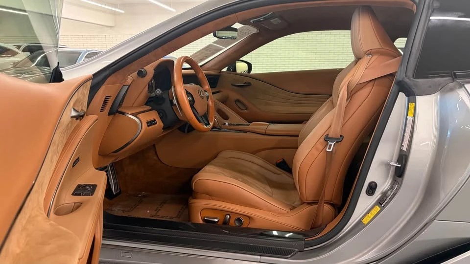 2019 Lexus LC - Image 4 of 11