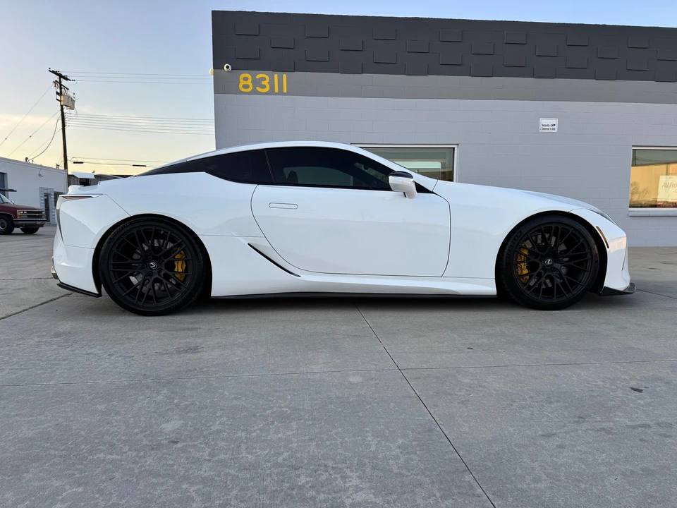 2019 Lexus LC - Image 28 of 31